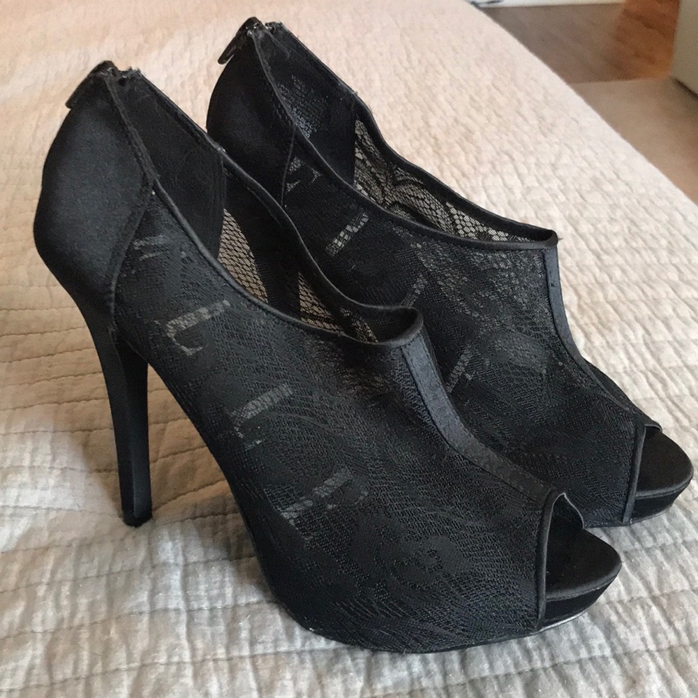 Elle Lace Heel